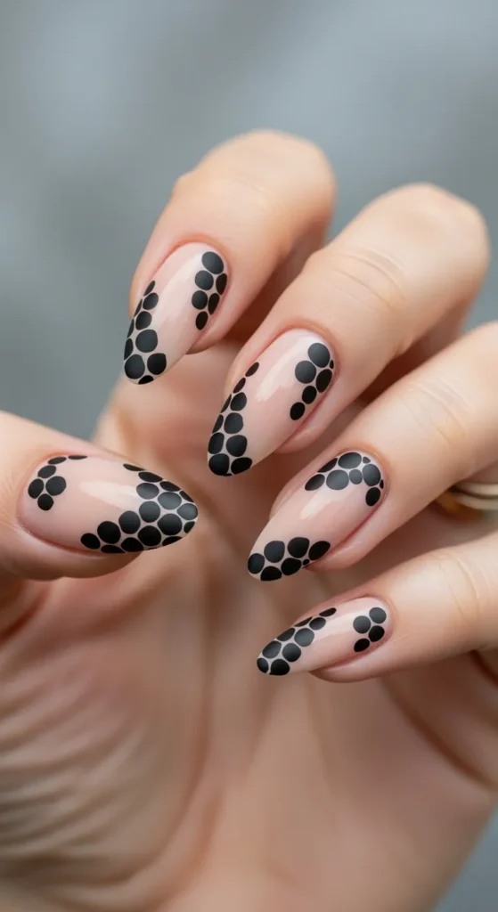 Nude-and-Black-Minimal-Scales