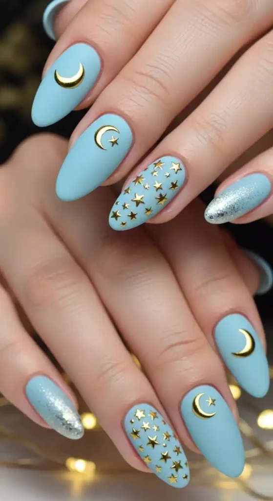 mini-crescent-and-star-nail-art