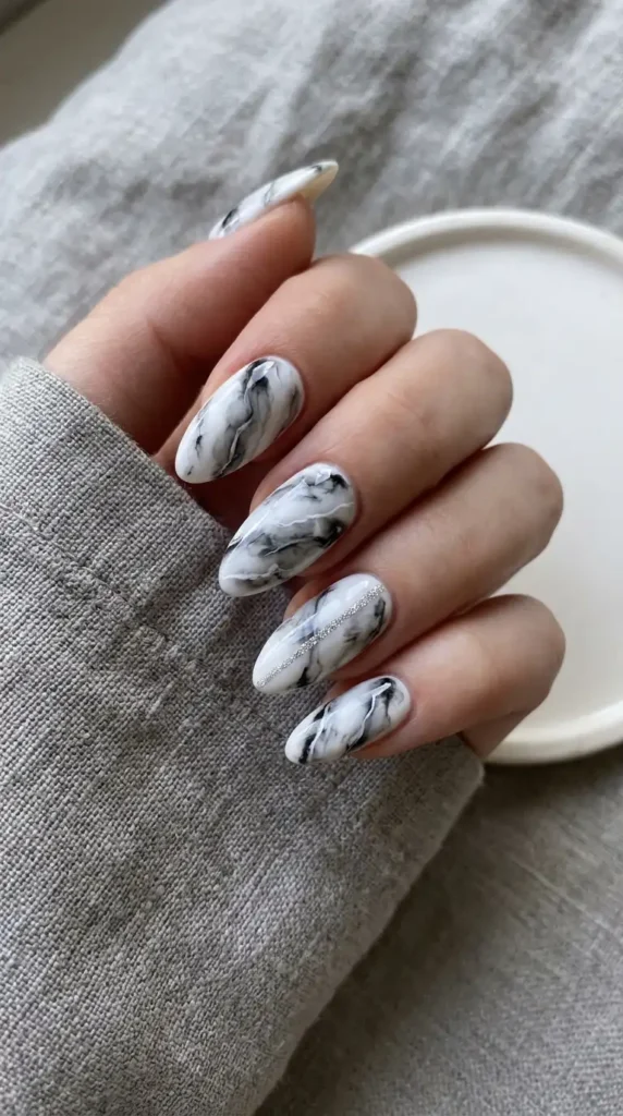 black-and-white-marble-nail-art