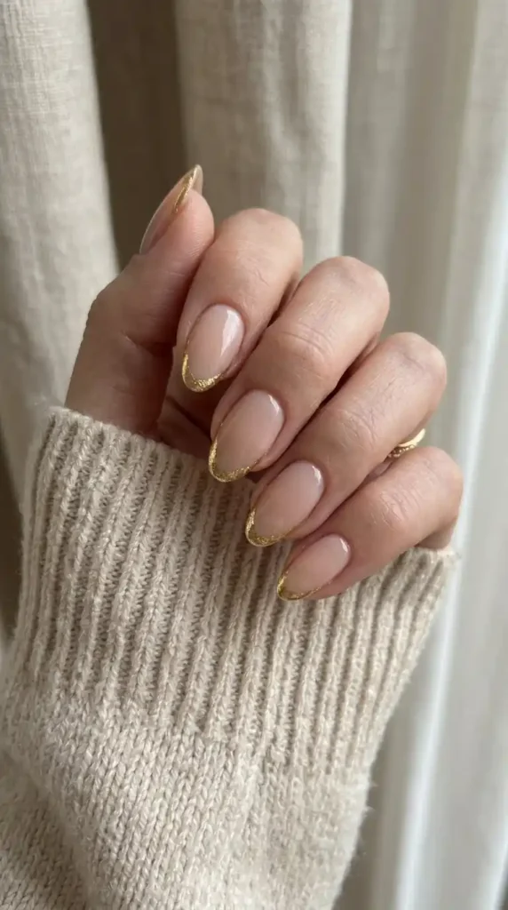 nude-nails-with-gold-foil-edges