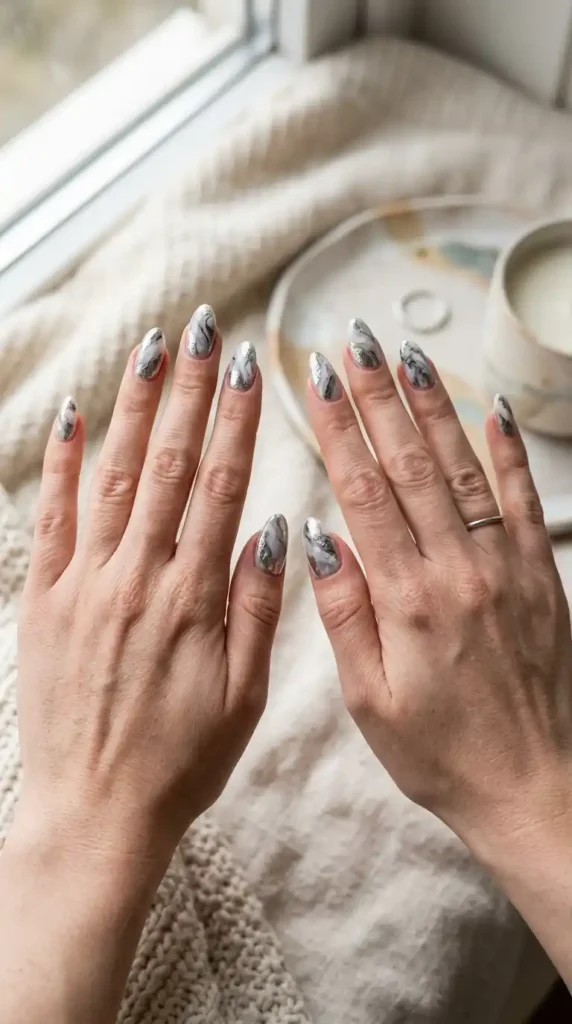 silver-foil-marble-nails
