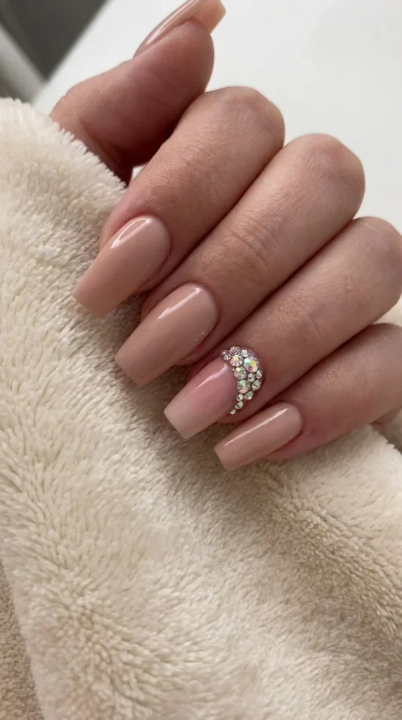 rhinestone-corner-accent-nails